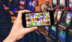 Filipino player completing a PHP deposit on 886jl using a mobile phone
